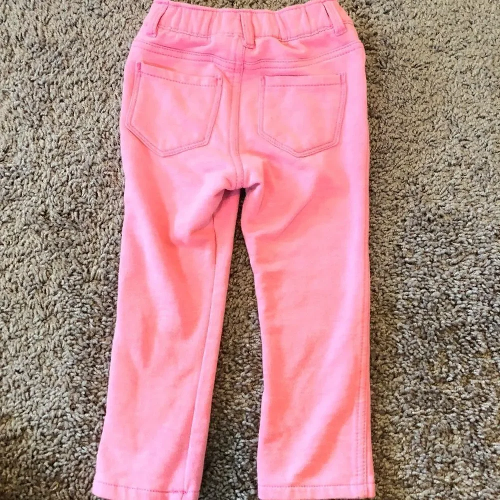 Oshkosh pants in 24mo size in GUC!
